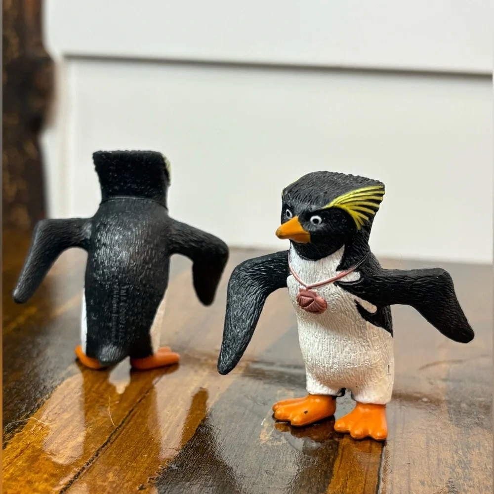 Surf’s Up Cody Maverick Penguin Figures Lot of 2 Black White Shell Necklace Toy